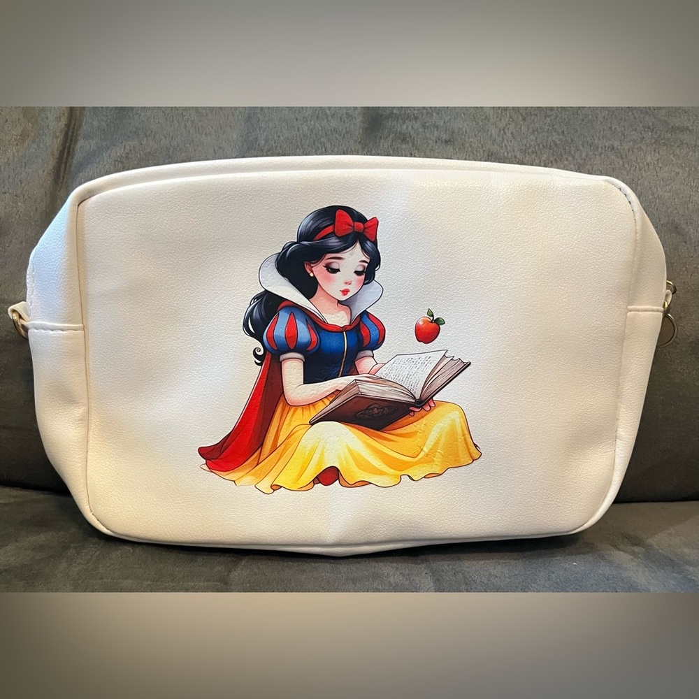Snow White Cosmetic/Makeup Bag New